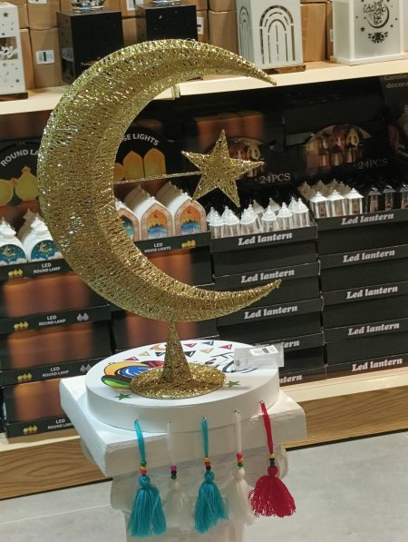 هلال برق مع نجمه